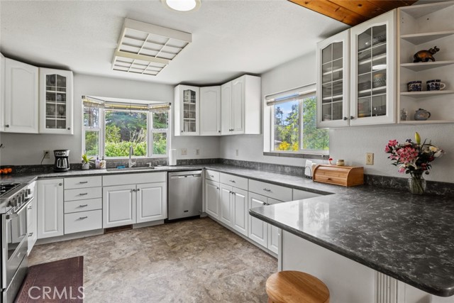 Detail Gallery Image 3 of 31 For 18520 Old Coast Hwy, Fort Bragg,  CA 95437 - 3 Beds | 2 Baths