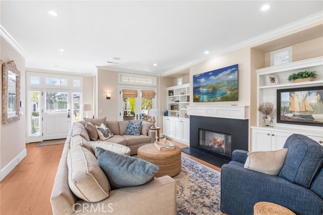 Detail Gallery Image 10 of 37 For 220 Coral, Newport Beach,  CA 92662 - 3 Beds | 3/1 Baths