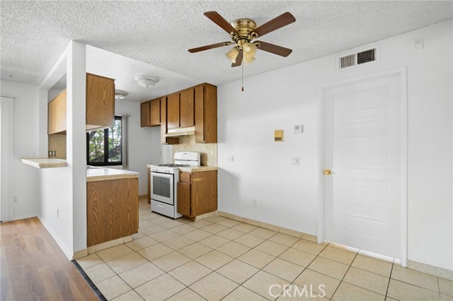 16226 Vanowen Street, Van Nuys CA: https://media.crmls.org/medias/947f4077-ab5d-4390-8b28-8ee506a8308e.jpg