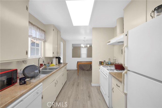 135 S Alfred Street, Coalinga CA: https://media.crmls.org/medias/947f60e6-eab5-41ae-ab4a-0b23738efffb.jpg