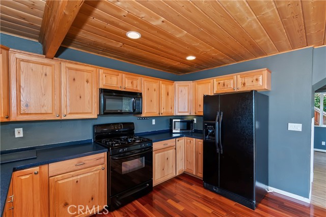 Detail Gallery Image 7 of 17 For 25515 True, Twin Peaks,  CA 92391 - 2 Beds | 2 Baths