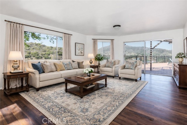 Detail Gallery Image 5 of 23 For 2015 Parcher Pl, Glendale,  CA 91206 - 5 Beds | 3 Baths