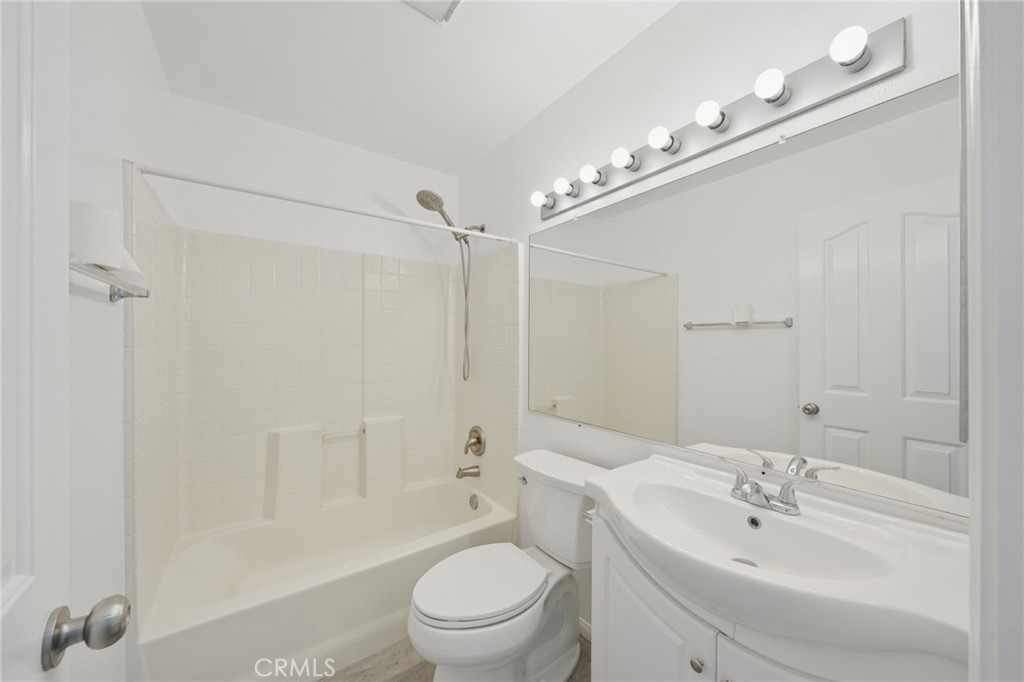 https://media.crmls.org/medias/9484be90-980d-4abf-a825-5961148cd7d2.jpg?preset=X-Large