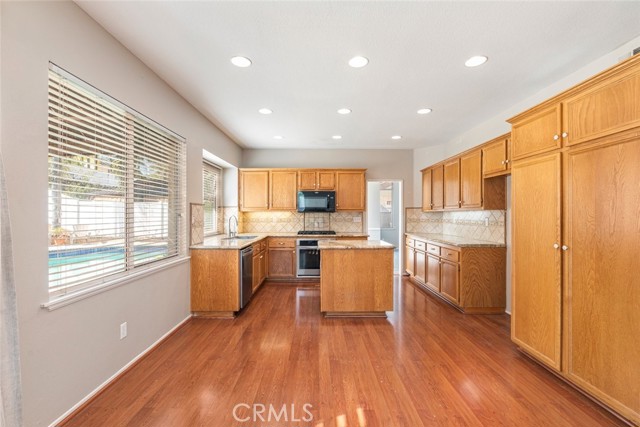 Detail Gallery Image 14 of 46 For 660 Glen Springs, Corona,  CA 92882 - 5 Beds | 3 Baths