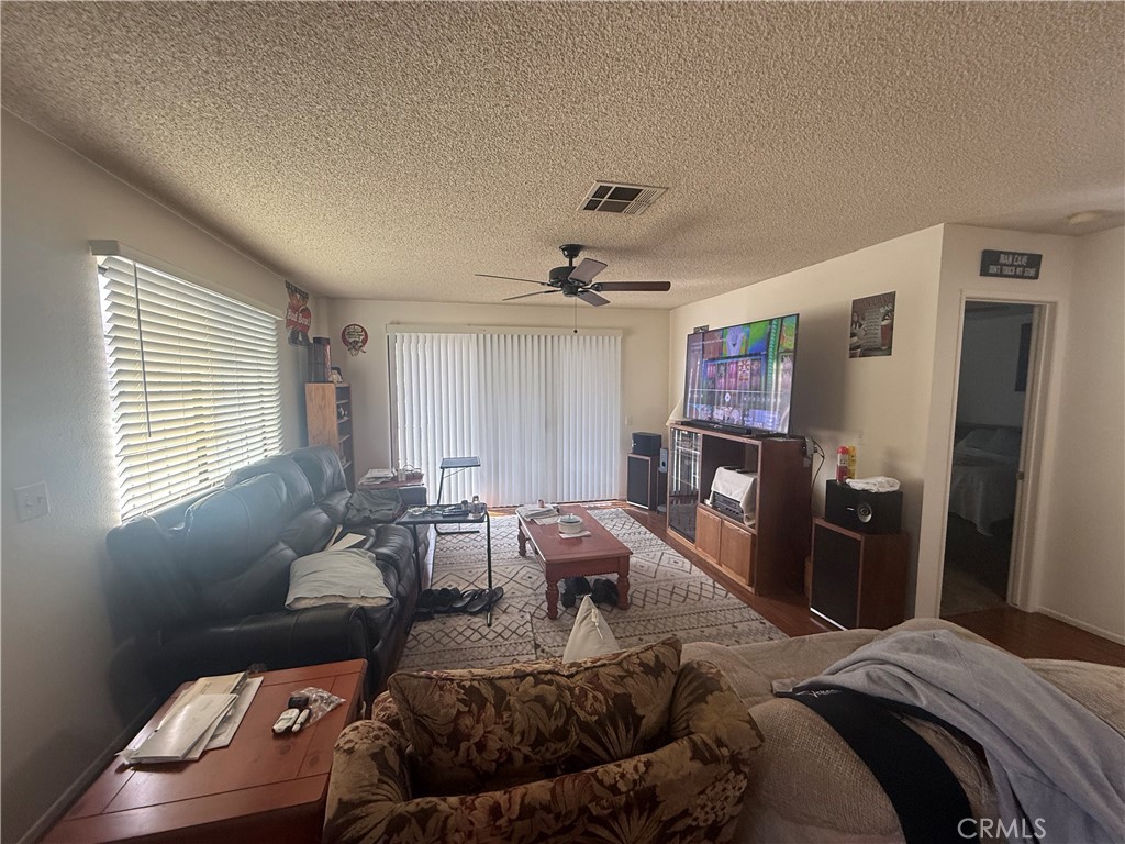 https://media.crmls.org/medias/94859355-4582-4900-9f48-ce914373b535.jpg?preset=X-Large