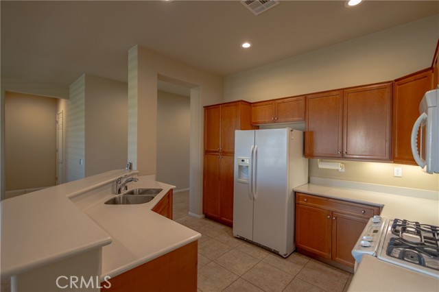 10301 Darby Road, Apple Valley CA: https://media.crmls.org/medias/9486495a-2d06-4795-baf9-a7322f4f2941.jpg
