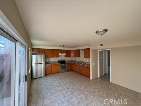 https://media.crmls.org/medias/948667da-776e-4d84-abab-77f8750121dc.jpg?preset=X-Large