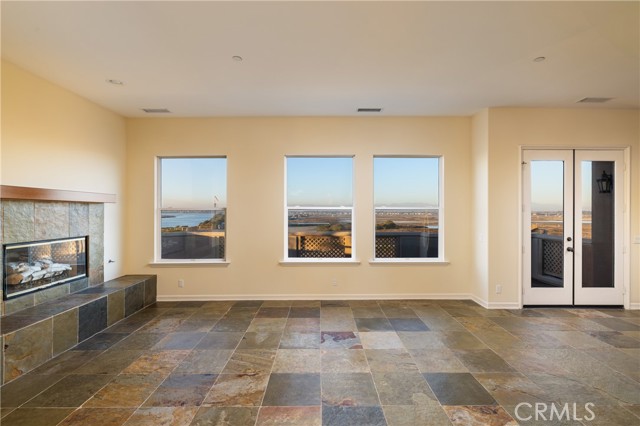 Detail Gallery Image 9 of 25 For 5561 Ocean Terrace Dr, Huntington Beach,  CA 92648 - 4 Beds | 4/1 Baths