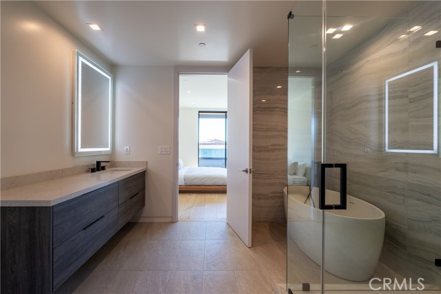 1947 Glencoe Way, Los Angeles CA: https://media.crmls.org/medias/94873996-b5b8-4455-a89d-db21aa72f58f.jpg