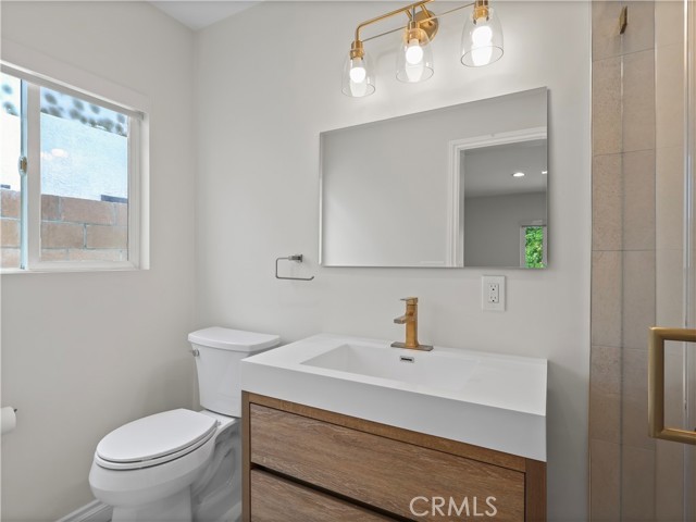 Detail Gallery Image 20 of 55 For 18724 Frankfort St, Northridge,  CA 91324 - 4 Beds | 3 Baths
