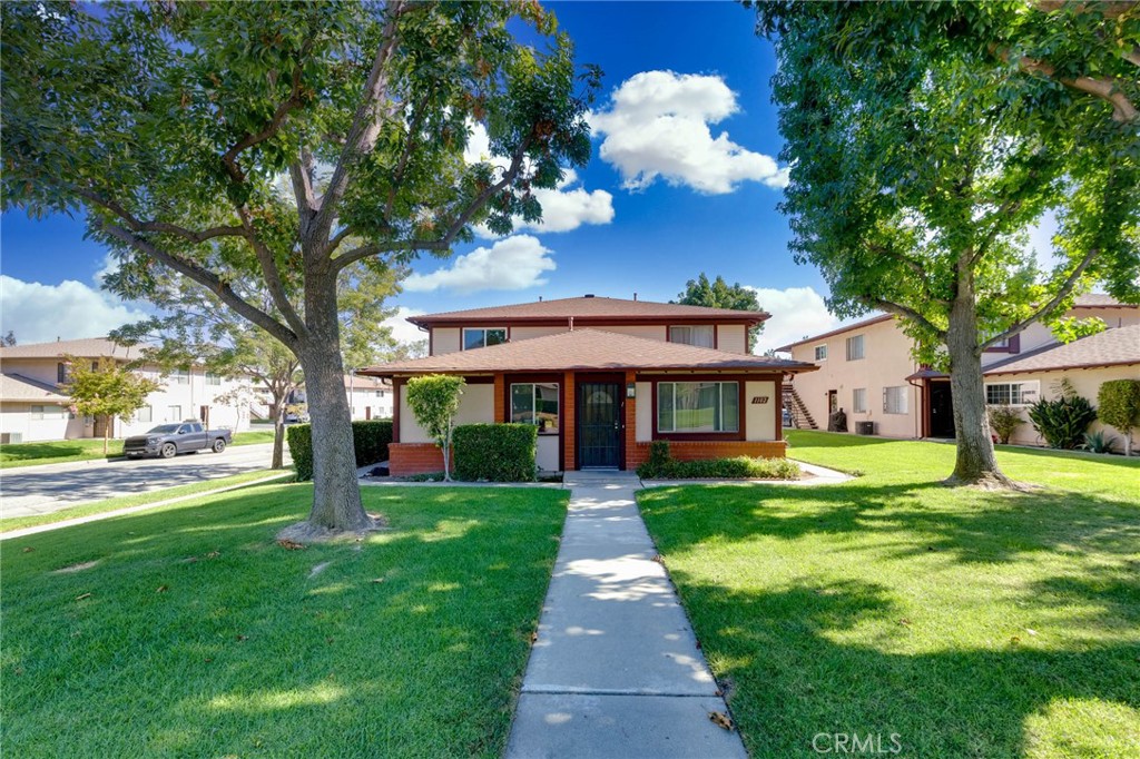 1102 W Calle Del Sol #3