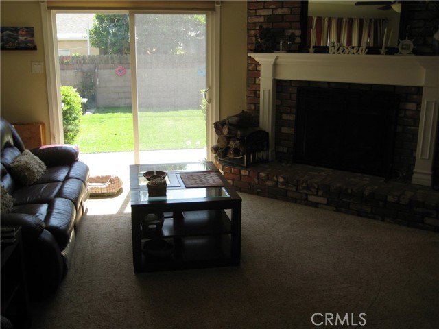 Detail Gallery Image 12 of 27 For 11408 214th, Lakewood,  CA 90715 - 3 Beds | 1/1 Baths