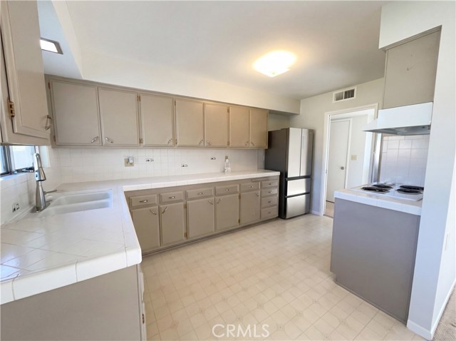 Image 1 of 18 For 25810 Coombe Hill