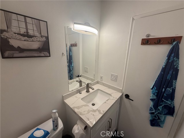 Detail Gallery Image 12 of 19 For 9702 via Roma, Burbank,  CA 91504 - 2 Beds | 3 Baths