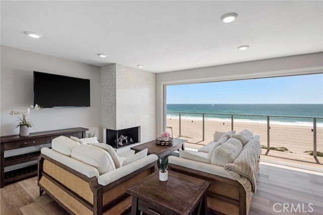 2208 The Strand, Manhattan Beach CA: https://media.crmls.org/medias/94894cd7-9ac1-4aab-9258-e42235c08c1c.jpg
