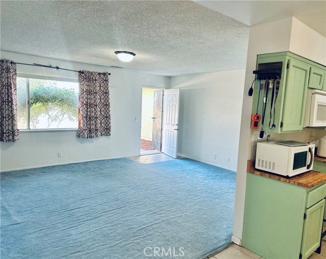 10907 BARTLETT, Adelanto CA: https://media.crmls.org/medias/9489554b-9c74-4447-99c9-f43c29bb6744.jpg
