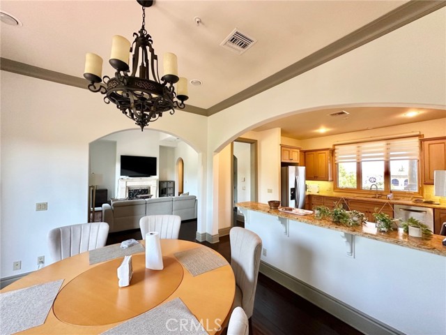 Detail Gallery Image 7 of 31 For 108 S El Molino Ave #302,  Pasadena,  CA 91101 - 3 Beds | 2/1 Baths