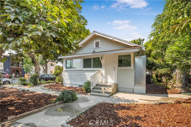 1270 W 19th Street, Long Beach CA: https://media.crmls.org/medias/948a6790-b9fd-4c52-982d-82cb6d1eb250.jpg
