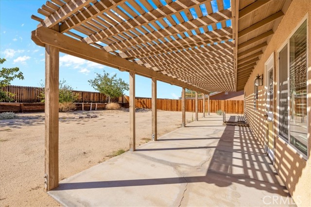 5154 Split Rock Avenue, 29 Palms CA: https://media.crmls.org/medias/948a9986-ce35-4054-9952-b9b69266e05a.jpg