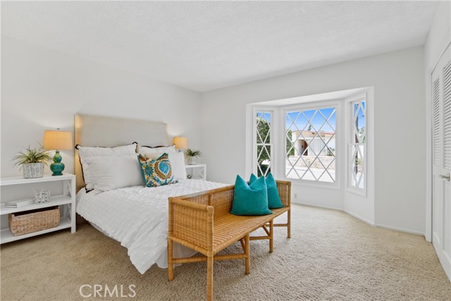 En-suite Master Bedroom w/bay window