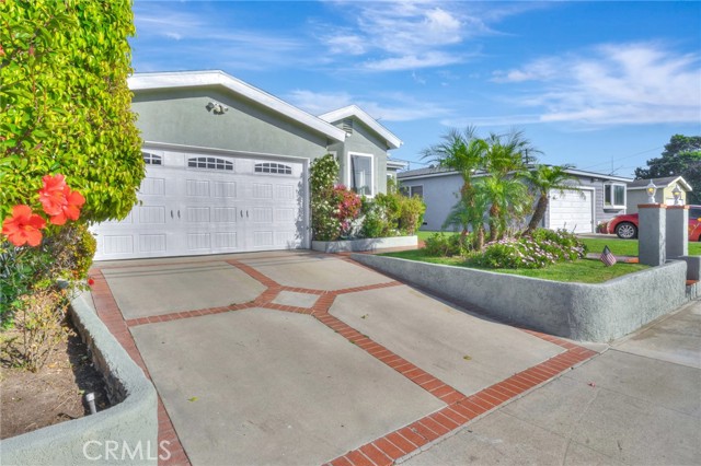 Image 34 of 36 For 22908 Ladeene