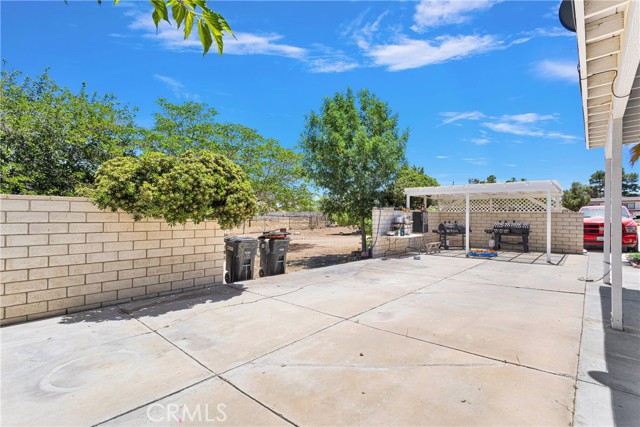 10325 Sheep Creek Road, Phelan CA: https://media.crmls.org/medias/948d7d94-86a3-4ba2-9a2f-51a38ae59625.jpg