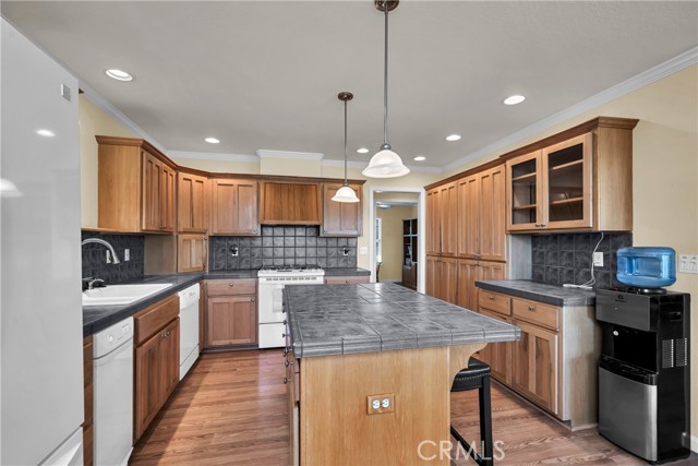 Detail Gallery Image 10 of 31 For 17120 Knollview Dr, Hidden Valley Lake,  CA 95467 - 3 Beds | 2 Baths