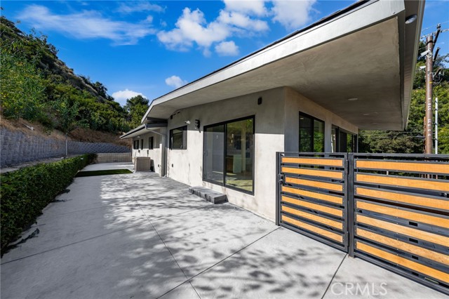325 N Madison Avenue, Monrovia CA: https://media.crmls.org/medias/948dd3b8-cf45-4ad7-927f-bb572d226a9a.jpg