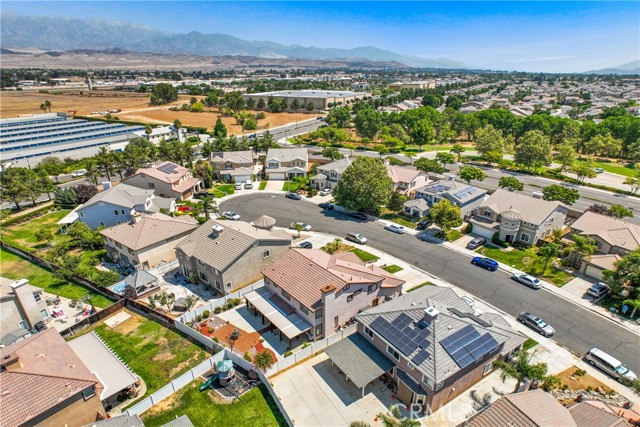 31 Newburn Court, Beaumont CA: https://media.crmls.org/medias/948de967-92bd-4039-b743-7d8d03eee66e.jpg