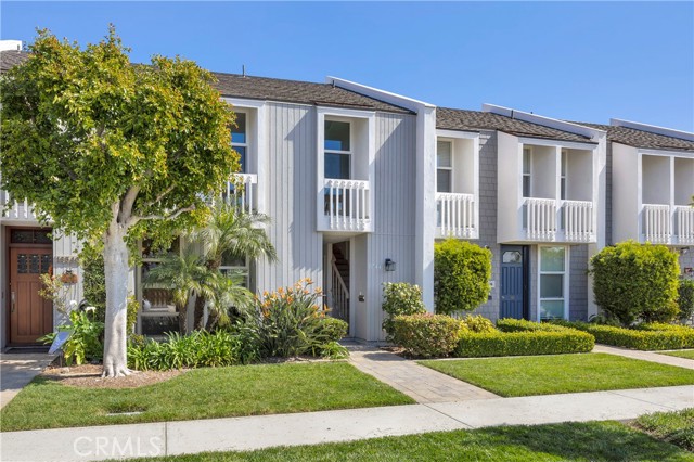 Detail Gallery Image 1 of 36 For 16544 Harbour Ln #12,  Huntington Beach,  CA 92649 - 2 Beds | 2/1 Baths