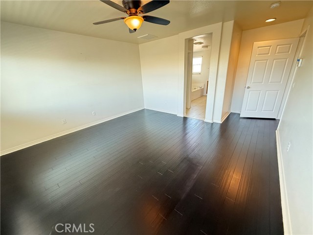 9093 Seal Beach Drive, Hesperia CA: https://media.crmls.org/medias/948e7833-5a1f-4fd1-b8db-683bf9d72471.jpg