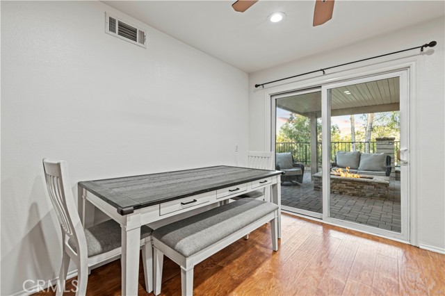 21742 Grovepark Drive, Saugus CA: https://media.crmls.org/medias/948e7df2-ff77-4d6b-a036-19f3b3499f02.jpg