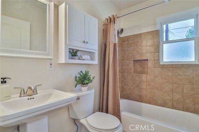 Detail Gallery Image 23 of 41 For 3411 W Chandler Bld, Burbank,  CA 91505 - 3 Beds | 1/1 Baths