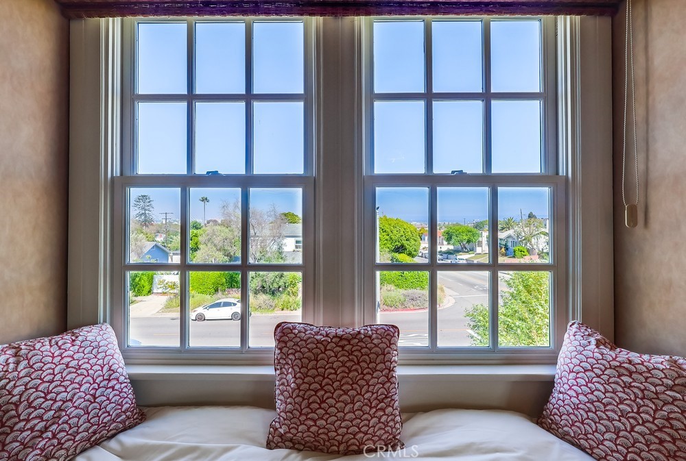 https://media.crmls.org/medias/948f98e3-88a5-4846-a9ce-e3e806334632.jpg?preset=X-Large