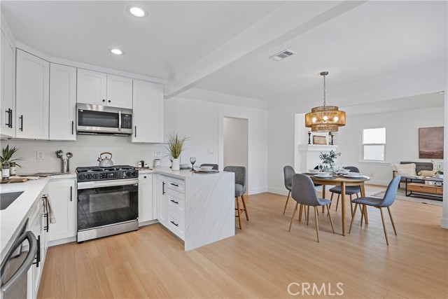 6239 Cimarron Street, Los Angeles CA: https://media.crmls.org/medias/948ffd50-d644-4c79-a886-d113a6182c80.jpg