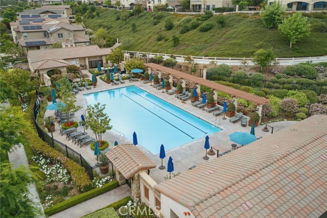 24229 La Montura Drive, Valencia CA: https://media.crmls.org/medias/9490f575-4e5b-4143-8a35-67422b2b8f97.jpg