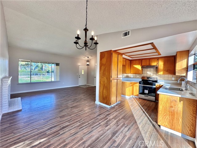 Detail Gallery Image 6 of 51 For 18805 Kross Rd, Riverside,  CA 92508 - 3 Beds | 2 Baths