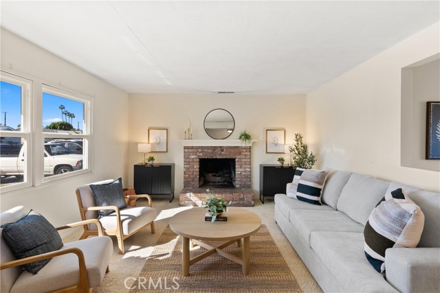 Detail Gallery Image 3 of 34 For 8342 Fontainbleau Way, Cypress,  CA 90630 - 3 Beds | 2 Baths