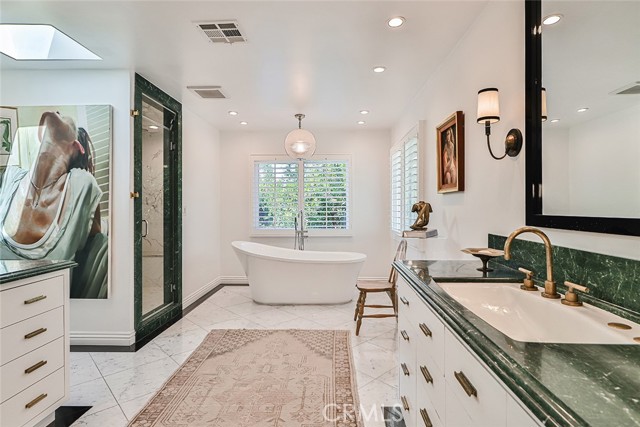 Detail Gallery Image 40 of 74 For 17141 Superior St, Northridge,  CA 91325 - 6 Beds | 4 Baths