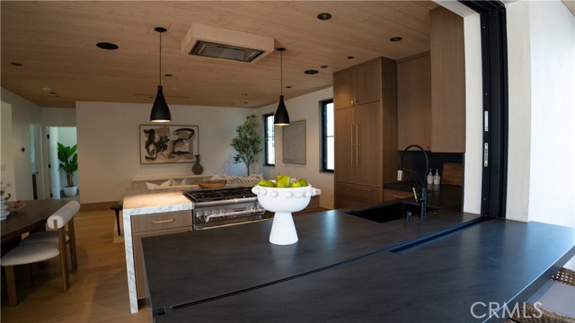 Detail Gallery Image 6 of 14 For 519 1/2 Narcissus Ave, Corona Del Mar,  CA 92625 - 2 Beds | 2/1 Baths