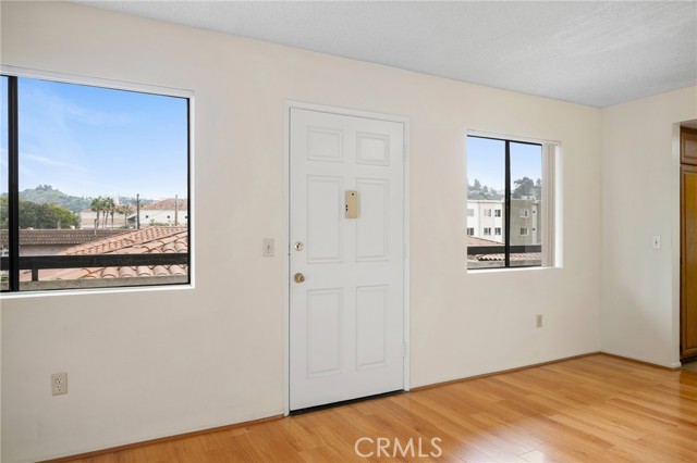 Detail Gallery Image 3 of 21 For 1004 E Garfield #5,  Glendale,  CA 91205 - 2 Beds | 2 Baths