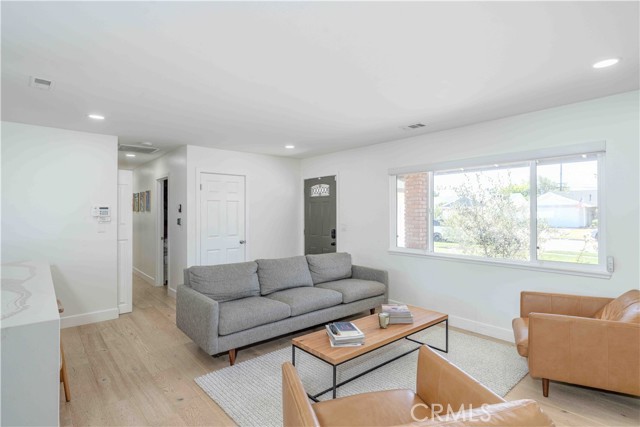 5841 Raphael Drive, Huntington Beach CA: https://media.crmls.org/medias/9494542e-77f3-411f-97e1-10cd39fb174f.jpg