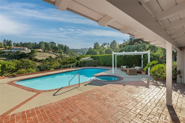 18 Santa Bella Road, Rolling Hills Estates, California 90274, 4 Bedrooms Bedrooms, ,3 BathroomsBathrooms,Residential,Sold,Santa Bella,PW22201793