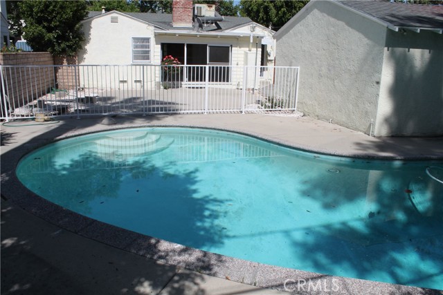 427 S Mariposa Street, Burbank CA: https://media.crmls.org/medias/9494a10e-2f3d-4569-b2fa-c2c66367febf.jpg