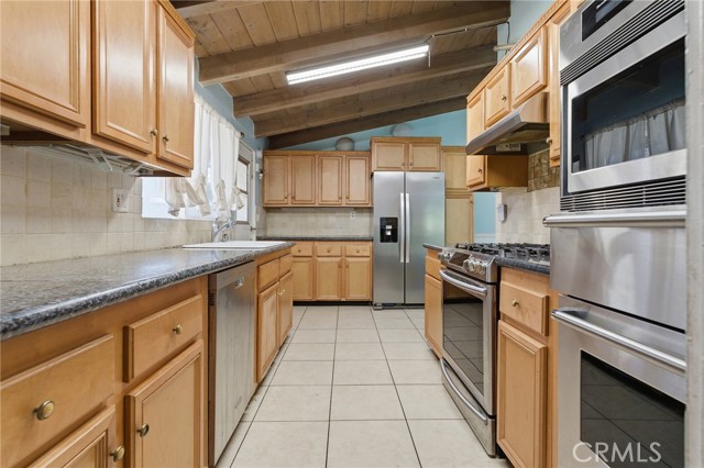 Detail Gallery Image 4 of 16 For 17531 Romar St, Northridge,  CA 91325 - 4 Beds | 2 Baths