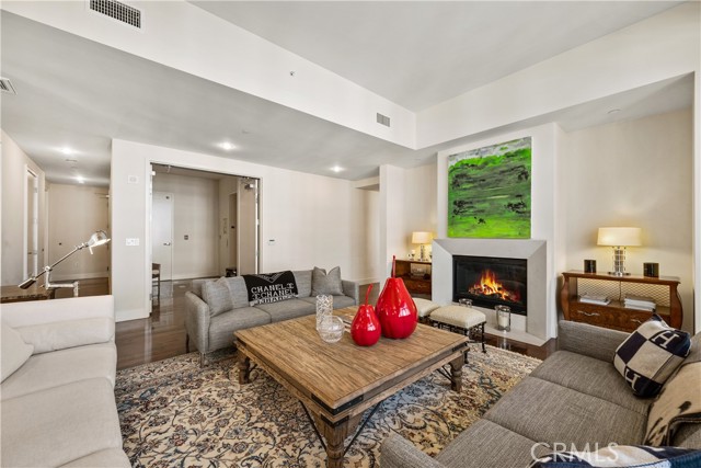 10776 Wilshire Boulevard, Los Angeles CA: https://media.crmls.org/medias/9497428f-1a88-40b3-86c6-c1a7eeaf93f3.jpg