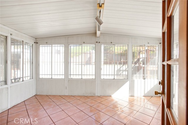 8216 Glencrest, Sun Valley CA: https://media.crmls.org/medias/9497493e-2125-4ce1-a573-5d2d4473b46b.jpg