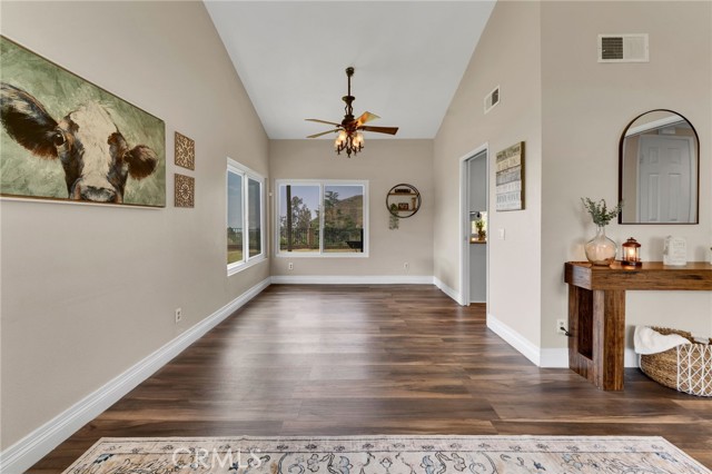 Detail Gallery Image 5 of 34 For 3074 Mountain Top, Highland,  CA 92346 - 4 Beds | 3 Baths