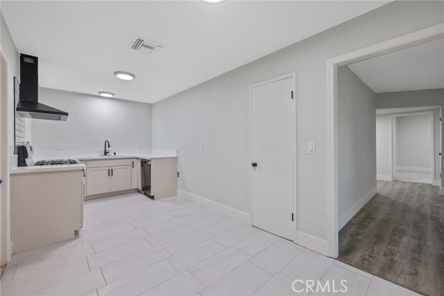 Detail Gallery Image 10 of 27 For 2452 S Holloway Ave, Fresno,  CA 93725 - 3 Beds | 1 Baths