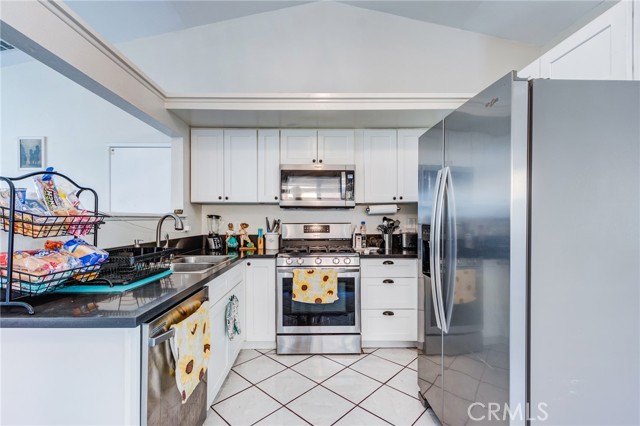 Detail Gallery Image 7 of 31 For 108 Oaktree Dr, Perris,  CA 92571 - 2 Beds | 2 Baths